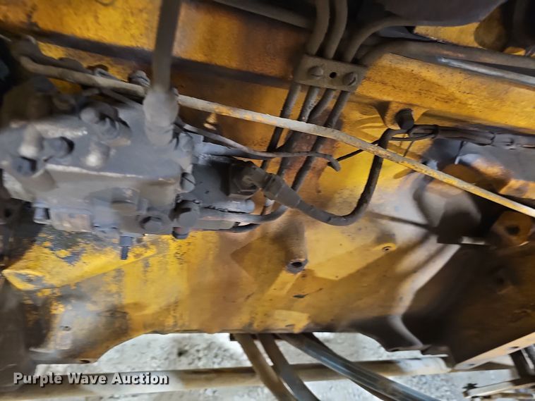 image for item DR5900 1977 John Deere 401CD  tractor