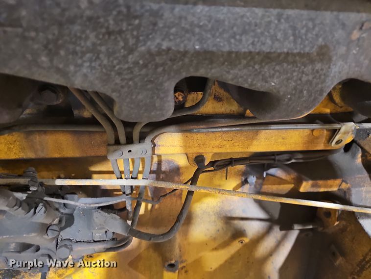 image for item DR5900 1977 John Deere 401CD  tractor