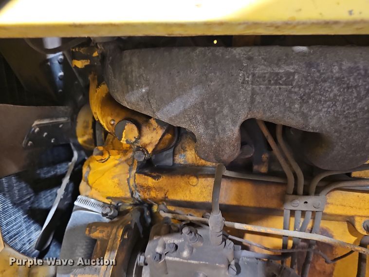 image for item DR5900 1977 John Deere 401CD  tractor