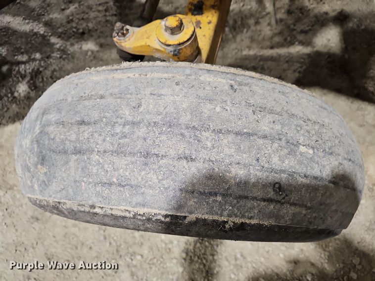 image for item DR5900 1977 John Deere 401CD  tractor