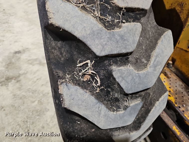 image for item DR5900 1977 John Deere 401CD  tractor