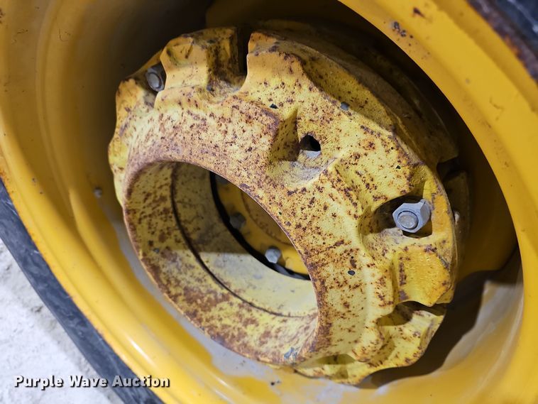 image for item DR5900 1977 John Deere 401CD  tractor