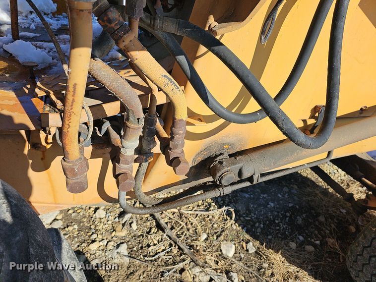 image for item DR5910 1981 Case 480D  landscape tractor