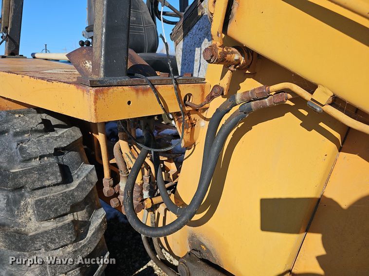 image for item DR5910 1981 Case 480D  landscape tractor