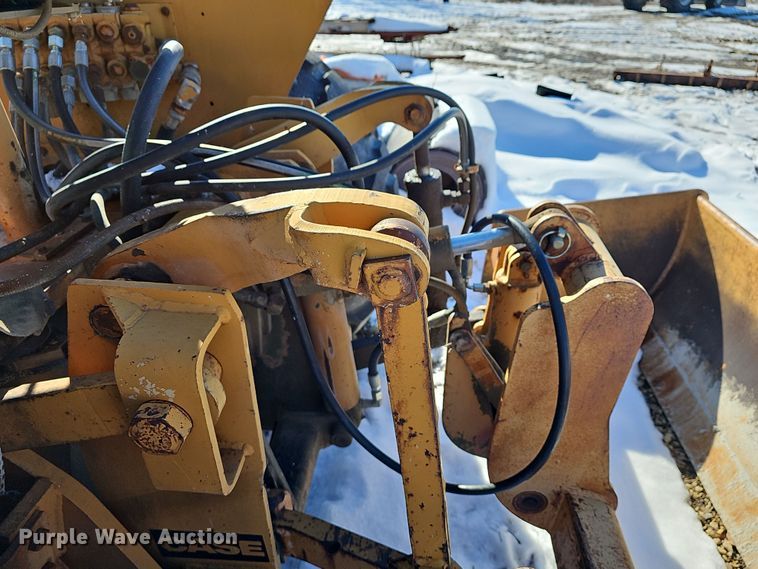 image for item DR5910 1981 Case 480D  landscape tractor