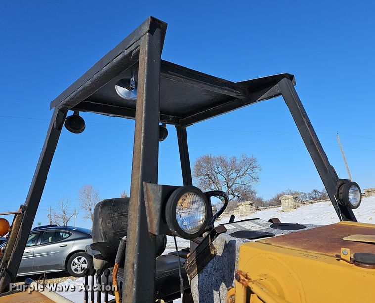 image for item DR5910 1981 Case 480D  landscape tractor