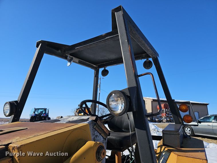 image for item DR5910 1981 Case 480D  landscape tractor