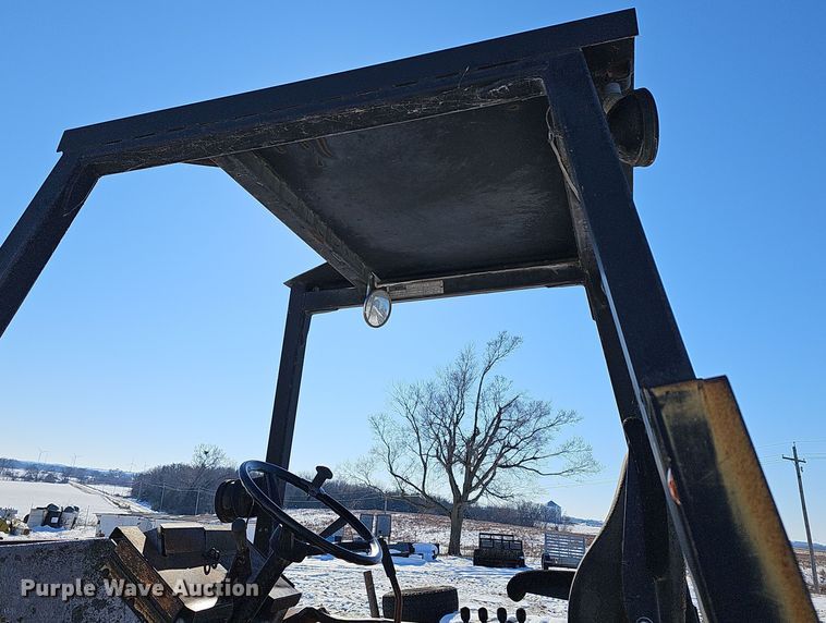 image for item DR5910 1981 Case 480D  landscape tractor