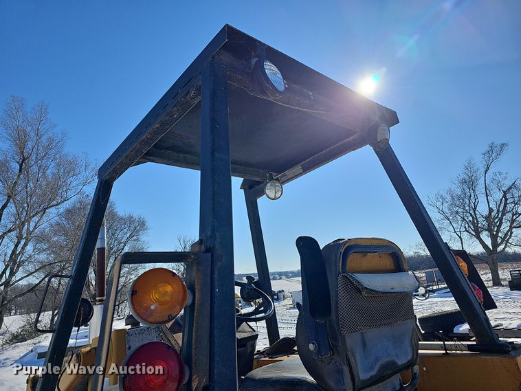 image for item DR5910 1981 Case 480D  landscape tractor