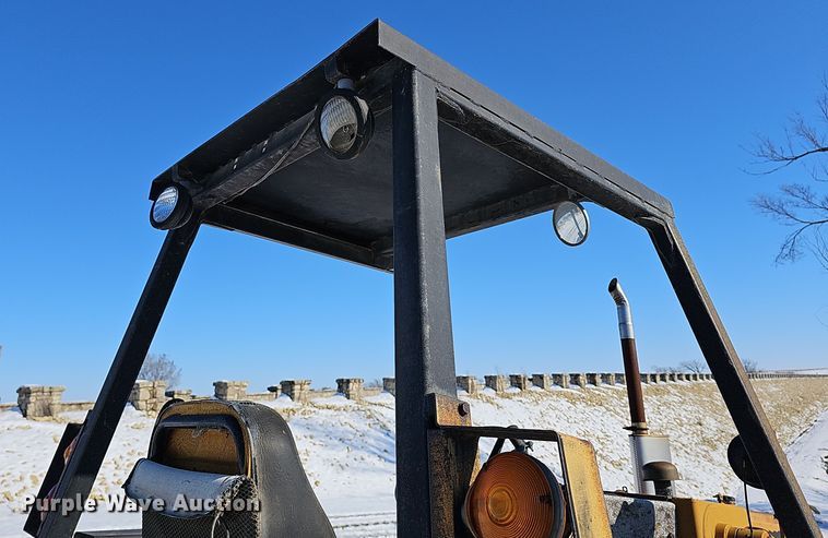 image for item DR5910 1981 Case 480D  landscape tractor