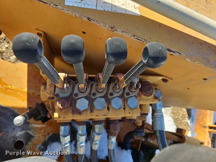 image for item DR5910 1981 Case 480D  landscape tractor