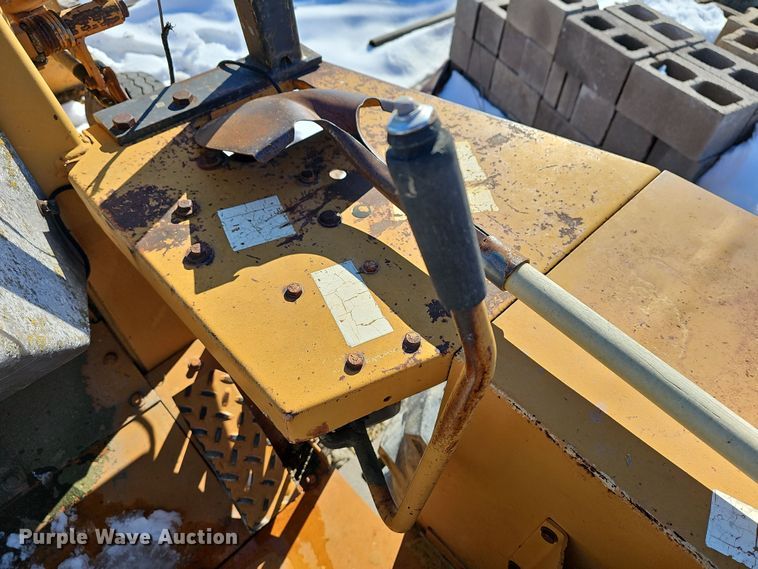 image for item DR5910 1981 Case 480D  landscape tractor