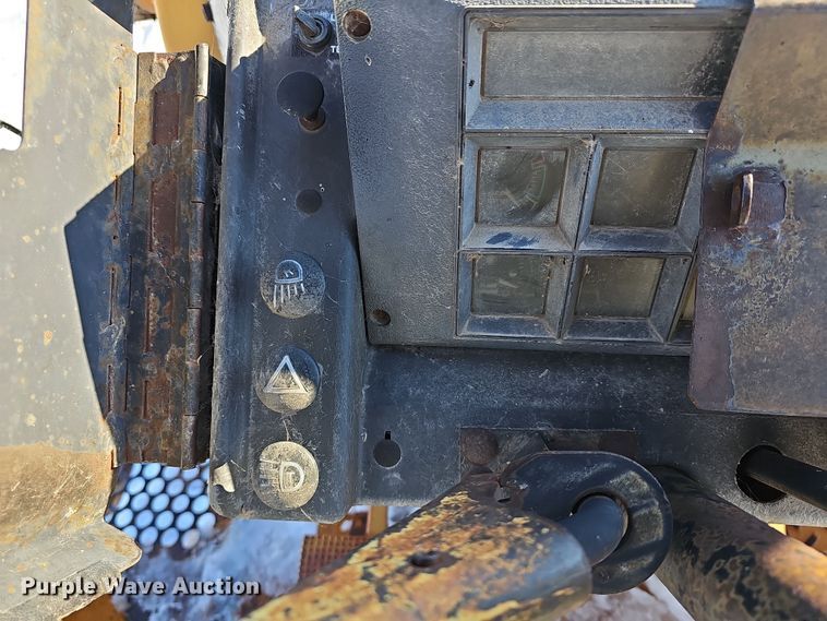 image for item DR5910 1981 Case 480D  landscape tractor