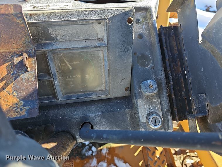 image for item DR5910 1981 Case 480D  landscape tractor