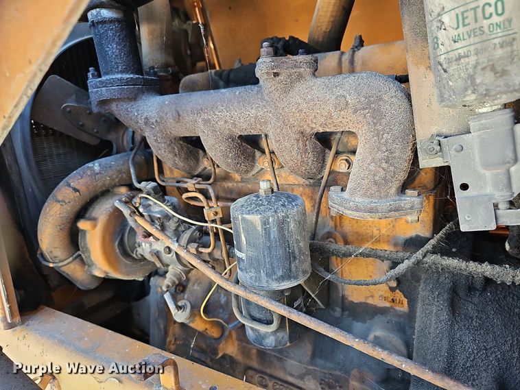 image for item DR5910 1981 Case 480D  landscape tractor