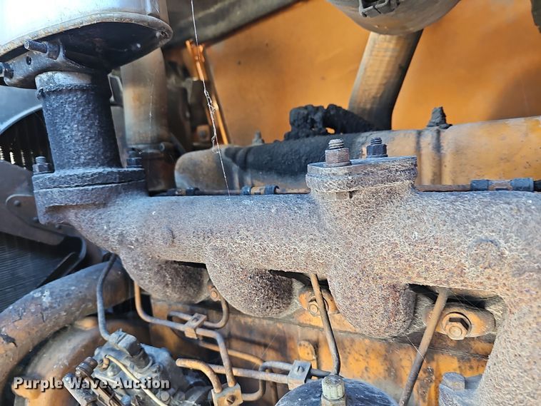 image for item DR5910 1981 Case 480D  landscape tractor