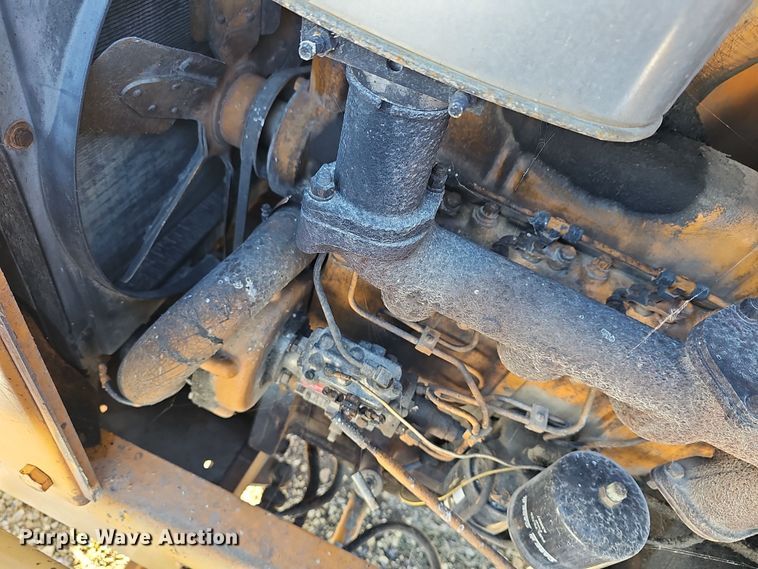 image for item DR5910 1981 Case 480D  landscape tractor