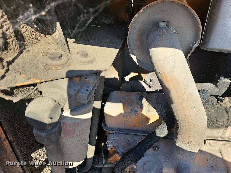 image for item DR5910 1981 Case 480D  landscape tractor