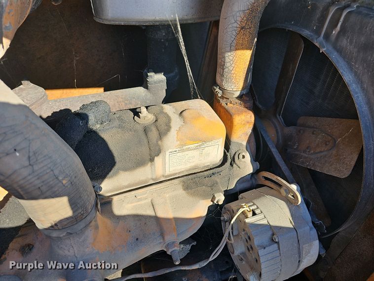 image for item DR5910 1981 Case 480D  landscape tractor