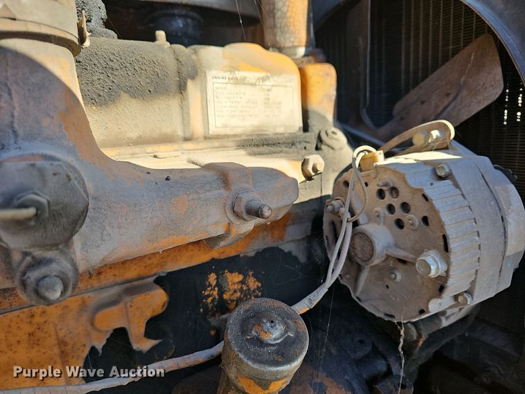 image for item DR5910 1981 Case 480D  landscape tractor