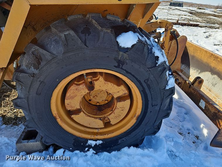 image for item DR5910 1981 Case 480D  landscape tractor