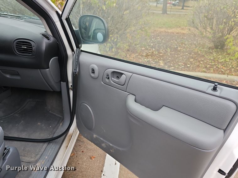 image for item DR5915 2006 Dodge Grand Caravan  van