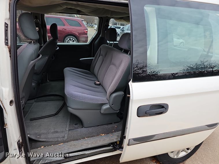 image for item DR5915 2006 Dodge Grand Caravan  van