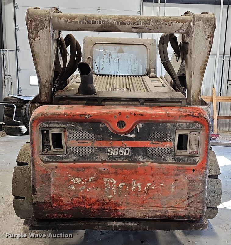 image for item DR5937 2015 Bobcat S850  skid steer loader