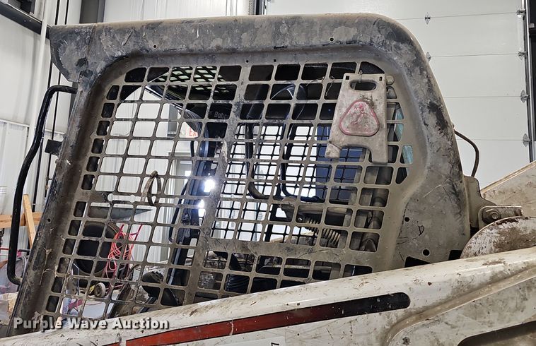 image for item DR5937 2015 Bobcat S850  skid steer loader