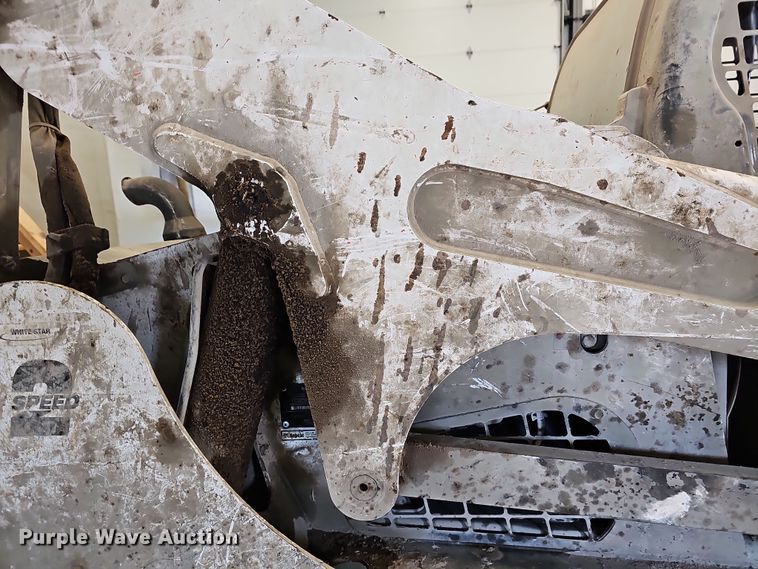 image for item DR5937 2015 Bobcat S850  skid steer loader