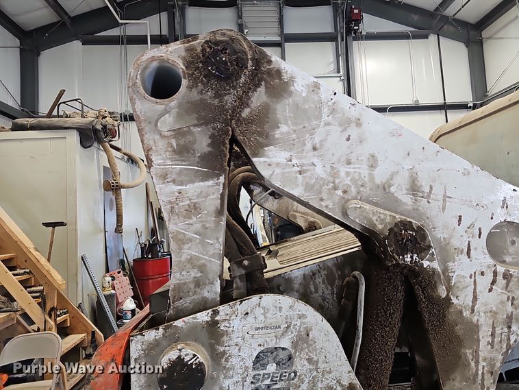 image for item DR5937 2015 Bobcat S850  skid steer loader