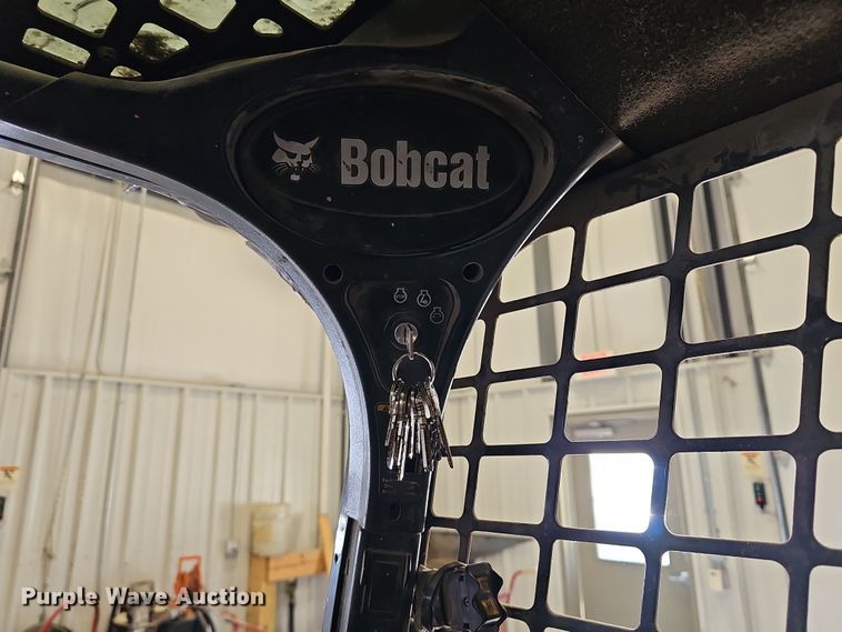 image for item DR5937 2015 Bobcat S850  skid steer loader