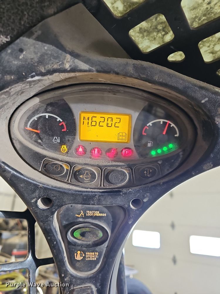 image for item DR5937 2015 Bobcat S850  skid steer loader