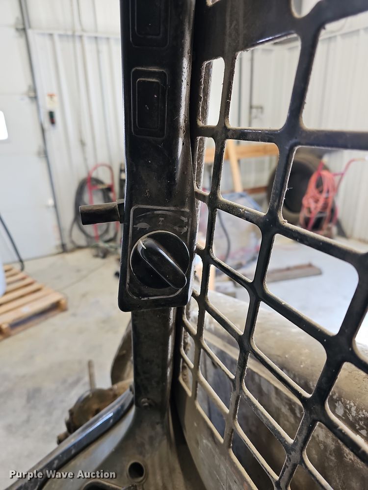 image for item DR5937 2015 Bobcat S850  skid steer loader