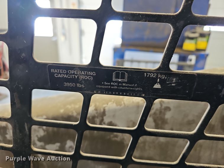 image for item DR5937 2015 Bobcat S850  skid steer loader