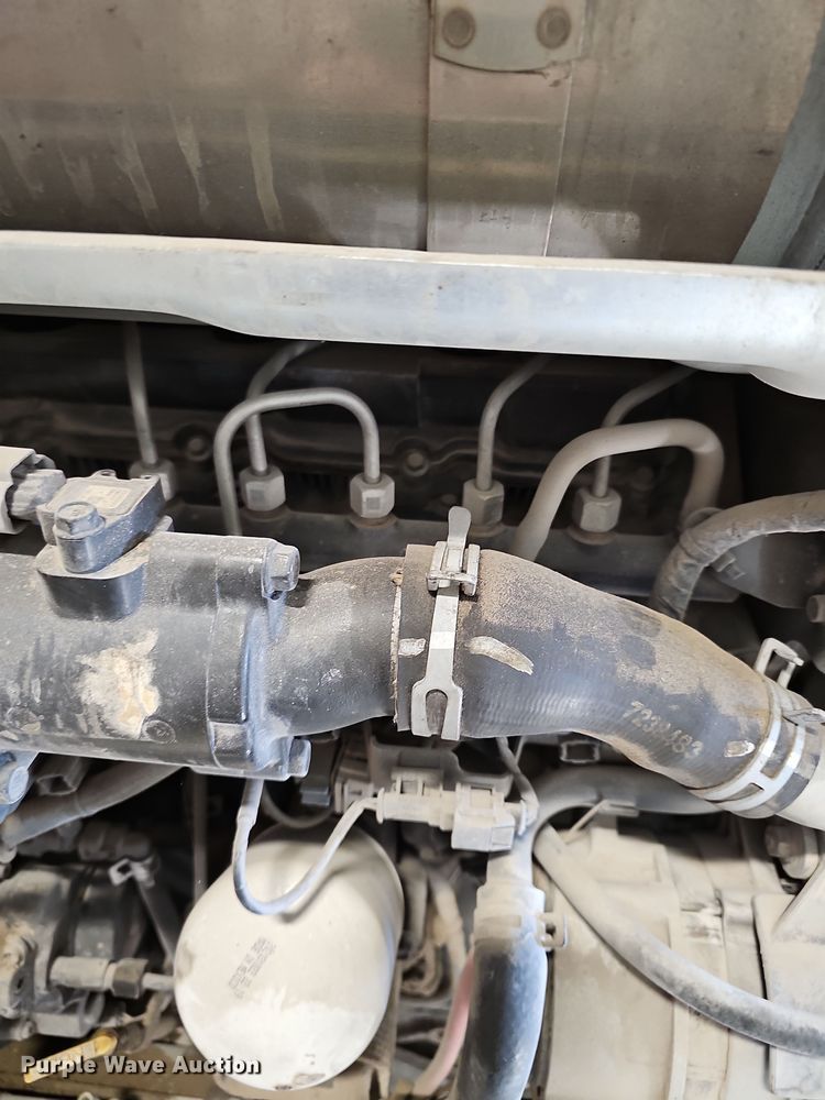 image for item DR5937 2015 Bobcat S850  skid steer loader