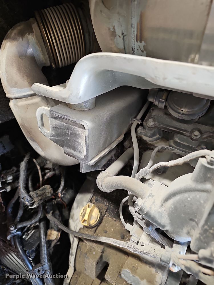 image for item DR5937 2015 Bobcat S850  skid steer loader