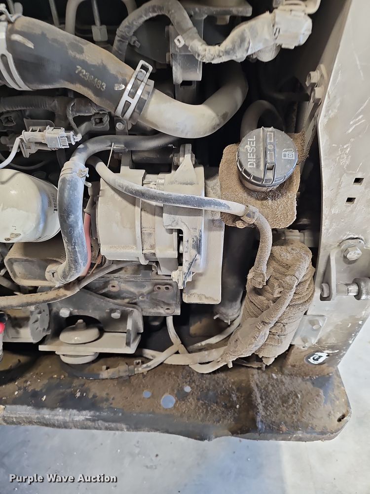 image for item DR5937 2015 Bobcat S850  skid steer loader