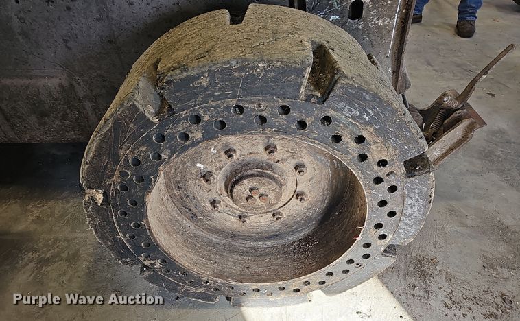 image for item DR5937 2015 Bobcat S850  skid steer loader