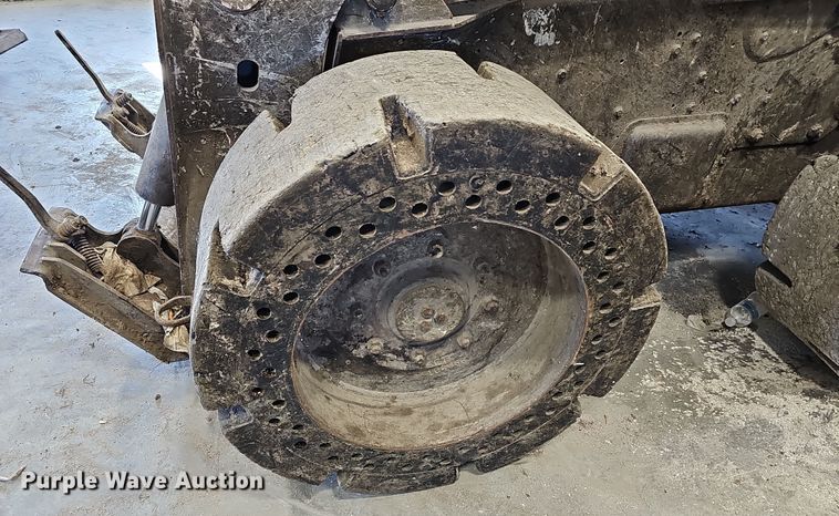 image for item DR5937 2015 Bobcat S850  skid steer loader