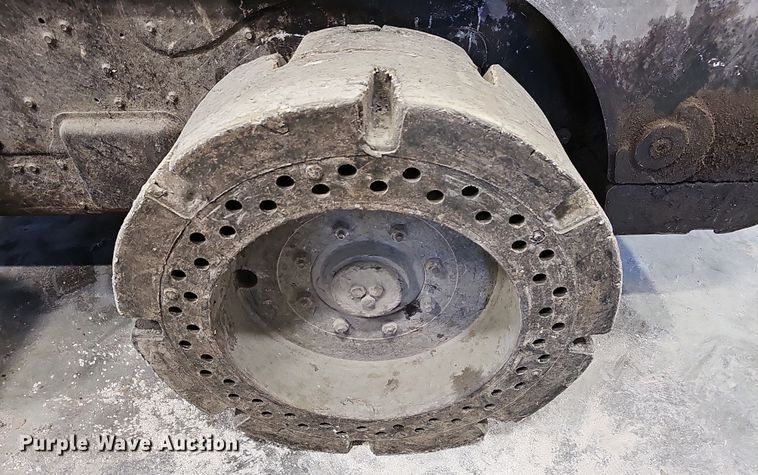 image for item DR5937 2015 Bobcat S850  skid steer loader