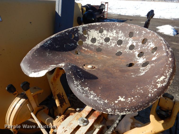 image for item DR5939 1982 Ford 540A  tractor