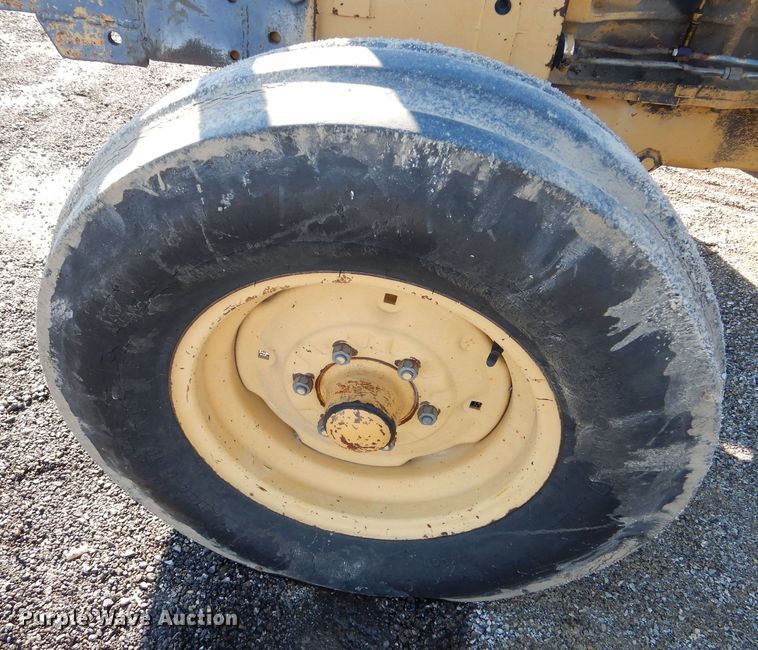 image for item DR5939 1982 Ford 540A  tractor