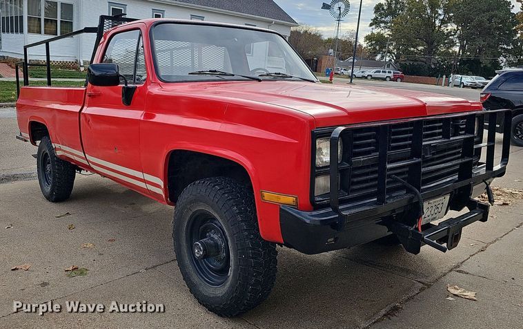 image for item DS5688 1985 Chevrolet D30  pickup truck