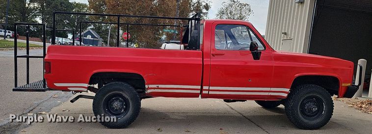 image for item DS5688 1985 Chevrolet D30  pickup truck