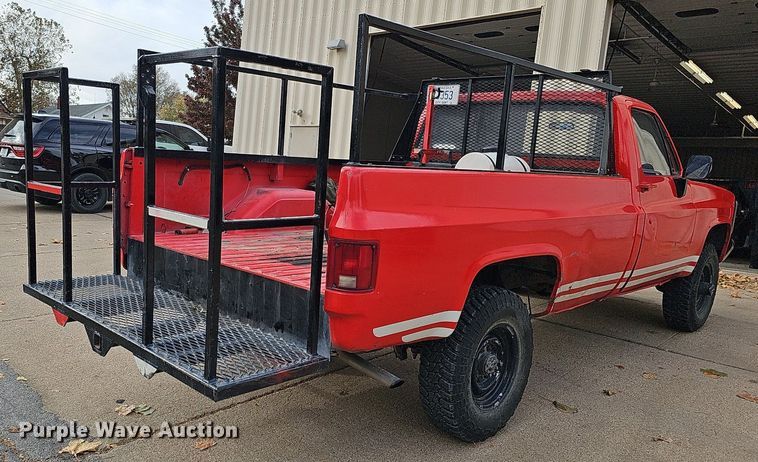 image for item DS5688 1985 Chevrolet D30  pickup truck