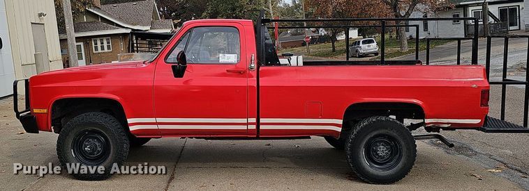 image for item DS5688 1985 Chevrolet D30  pickup truck