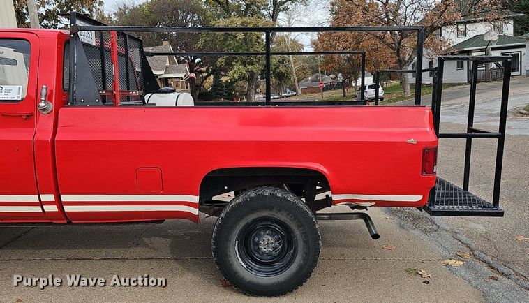 image for item DS5688 1985 Chevrolet D30  pickup truck