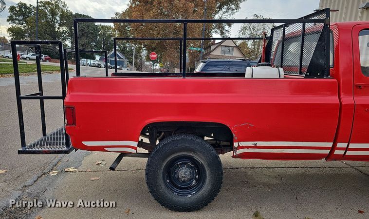 image for item DS5688 1985 Chevrolet D30  pickup truck