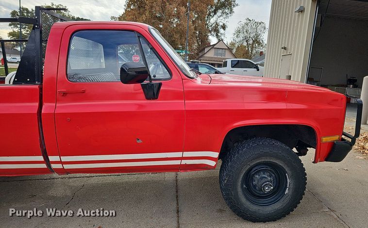 image for item DS5688 1985 Chevrolet D30  pickup truck